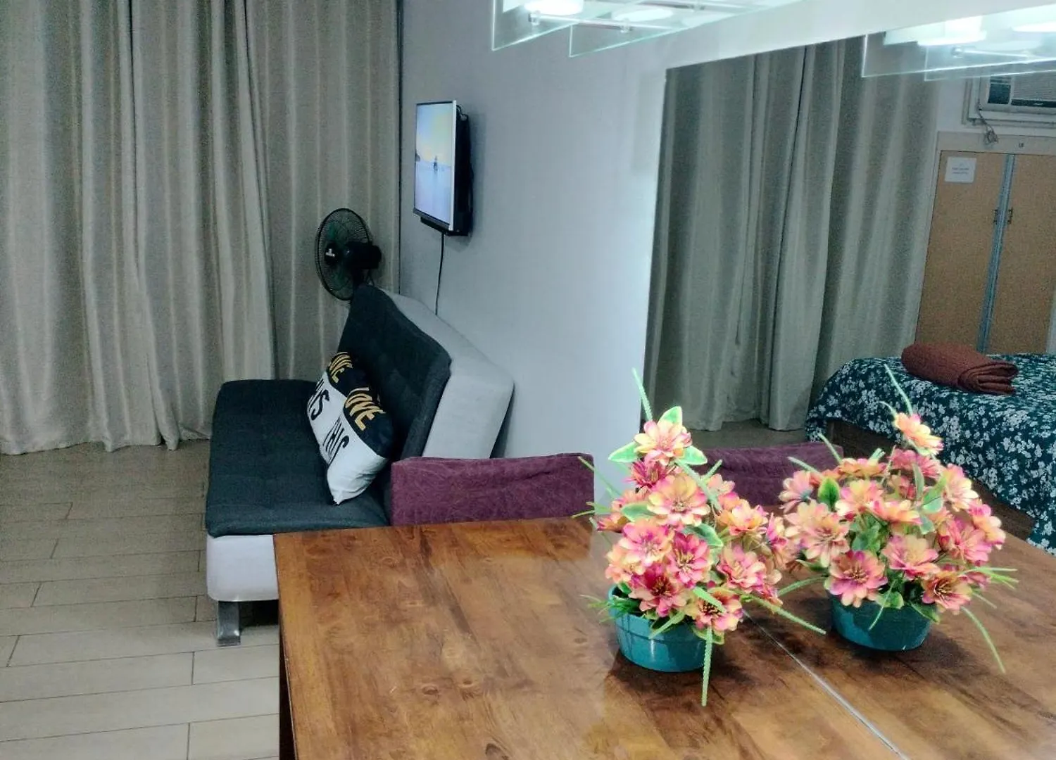 Rqui Condotel Near Airport Pasay 0*,